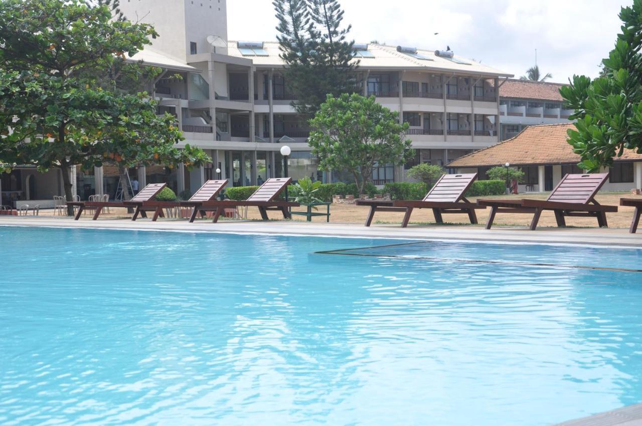 Laya Beach Hotel Wadduwa Exterior foto