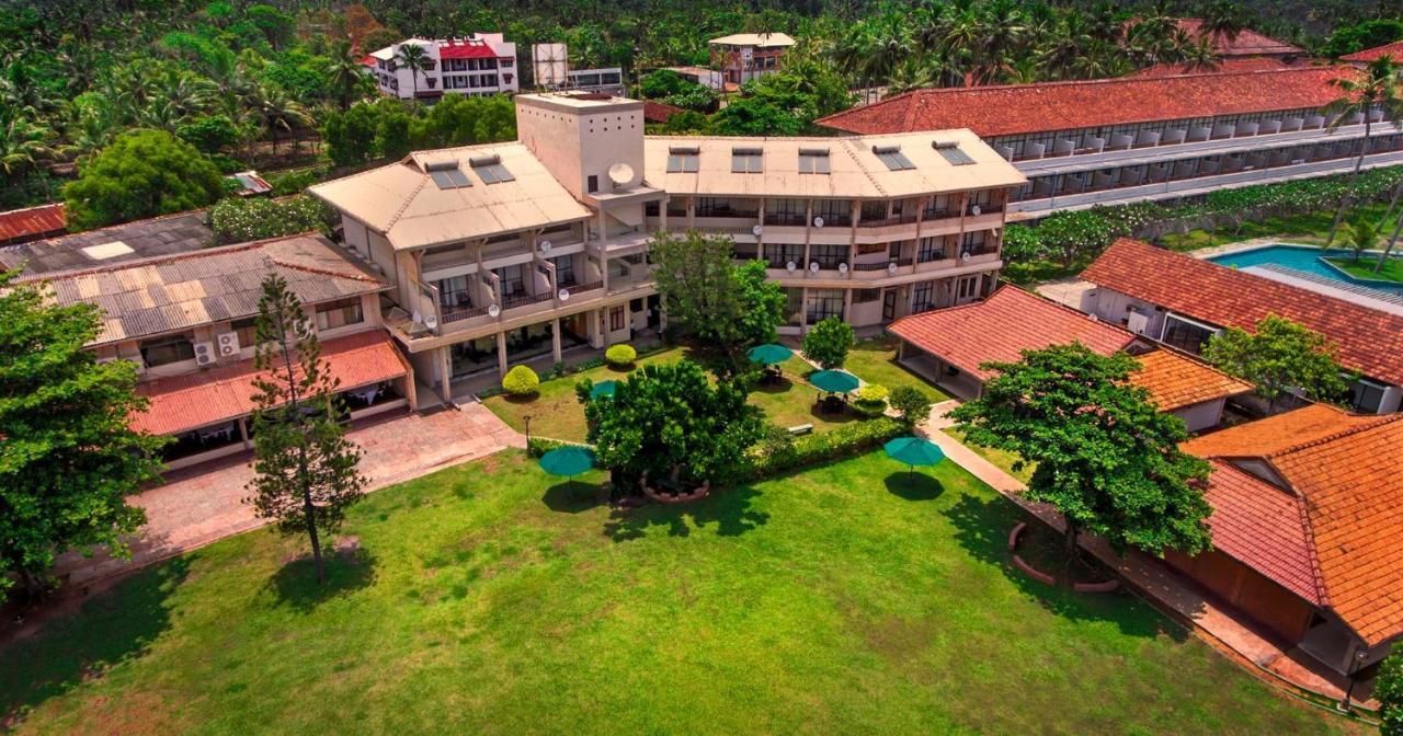 Laya Beach Hotel Wadduwa Exterior foto