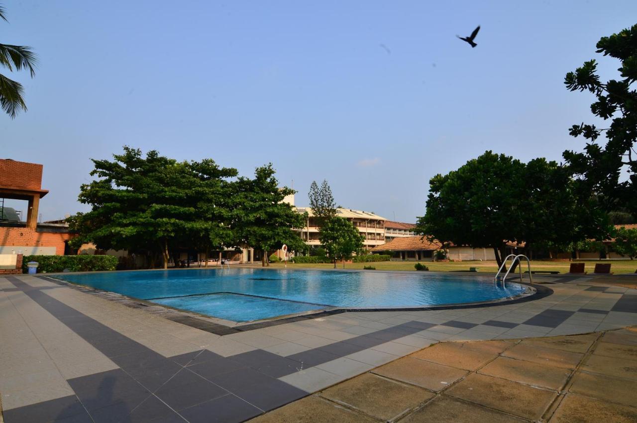 Laya Beach Hotel Wadduwa Exterior foto