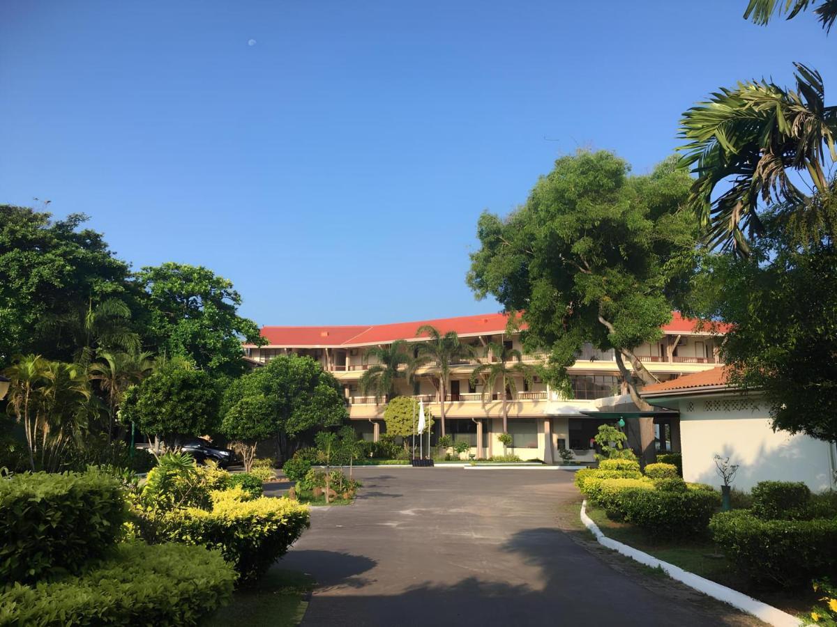 Laya Beach Hotel Wadduwa Exterior foto